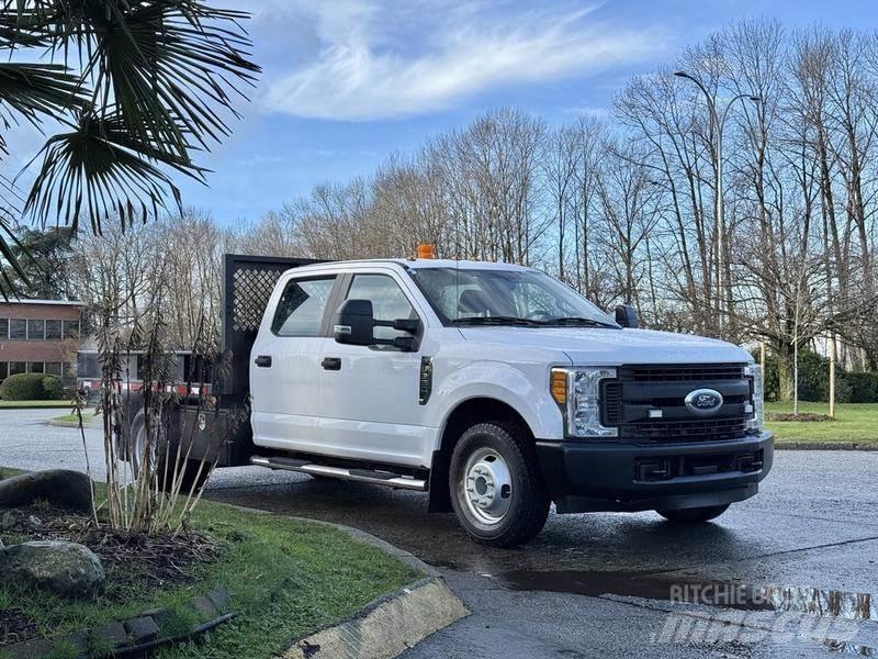 Ford F-350 SD Platós / Ponyvás teherautók