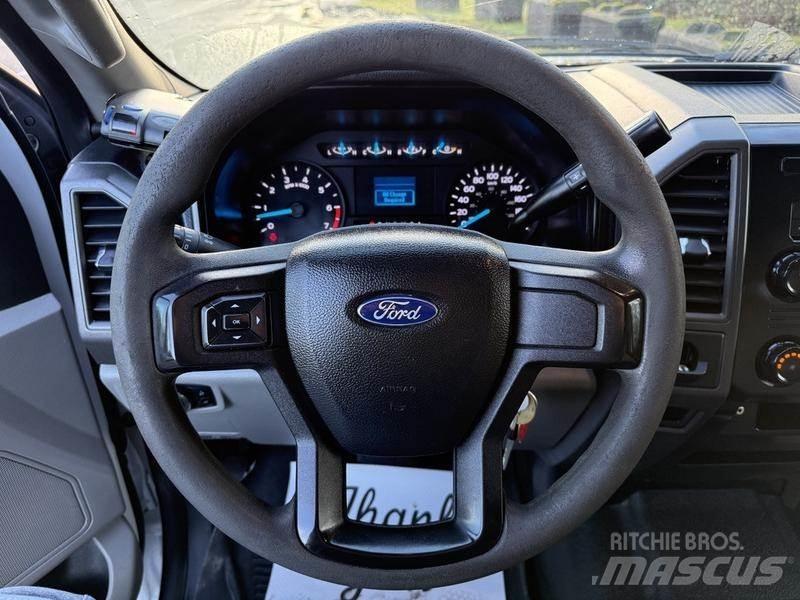 Ford F-350 SD Platós / Ponyvás teherautók