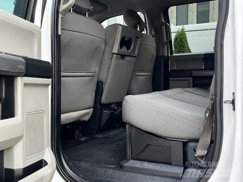 Ford F-450 SD Platós / Ponyvás teherautók