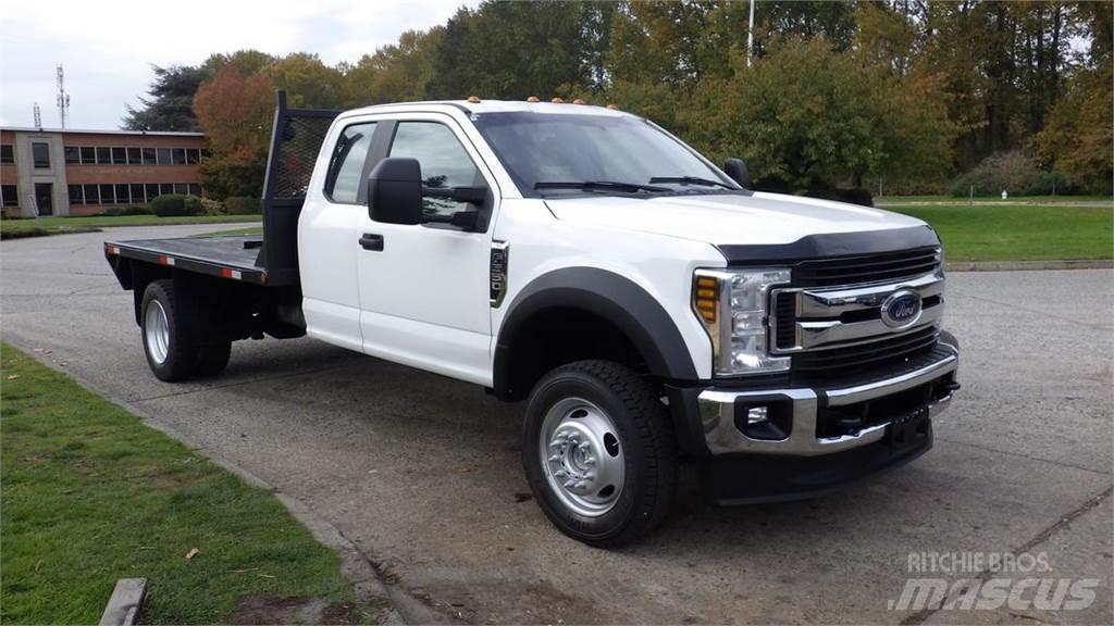 Ford F-550 Platós / Ponyvás teherautók