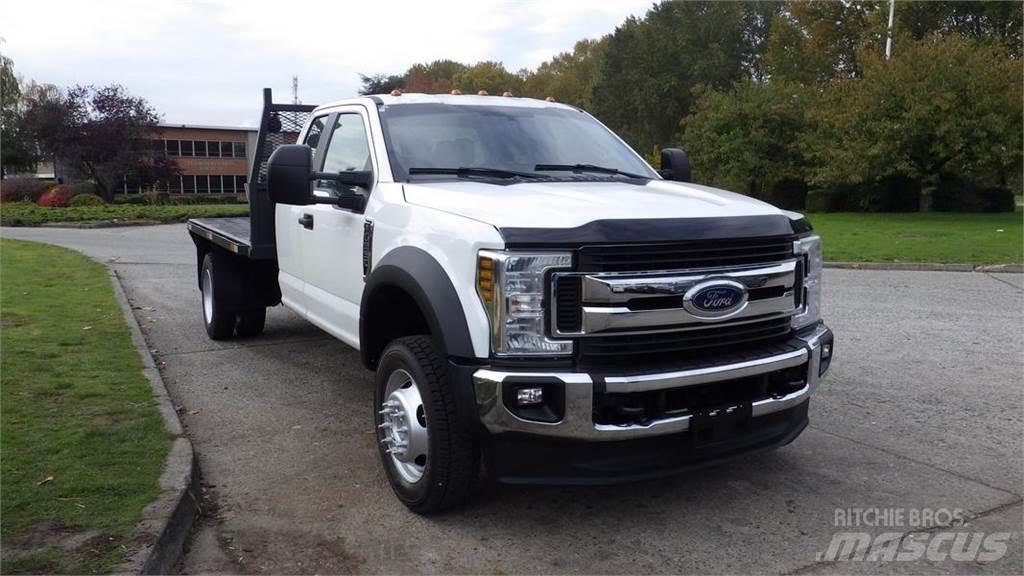 Ford F-550 Platós / Ponyvás teherautók