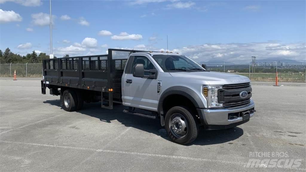Ford F-550 Platós / Ponyvás teherautók