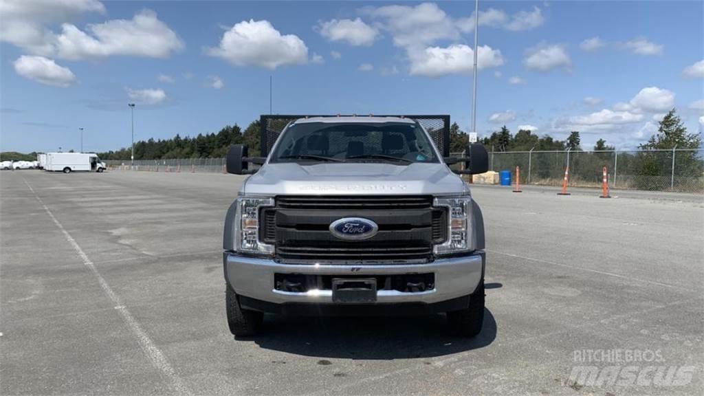 Ford F-550 Platós / Ponyvás teherautók
