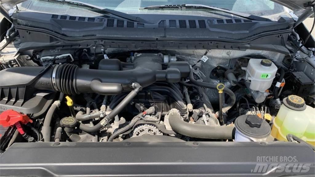 Ford F-550 Platós / Ponyvás teherautók