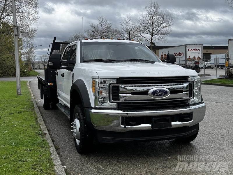 Ford F-550 Platós / Ponyvás teherautók