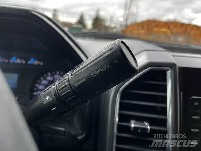 Ford F-550 Platós / Ponyvás teherautók
