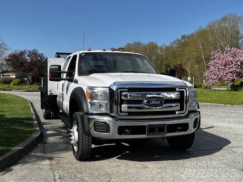 Ford F-550 Platós / Ponyvás teherautók
