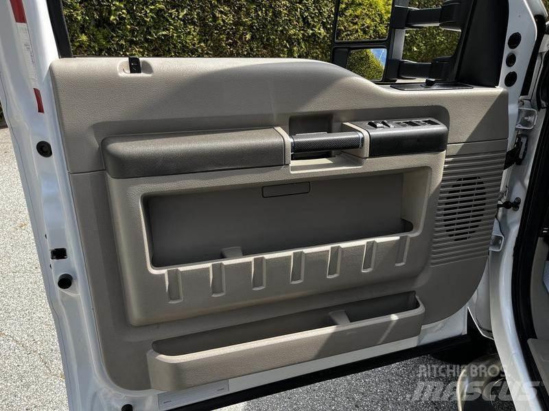 Ford F-550 Közúti karbantartó haszongépek