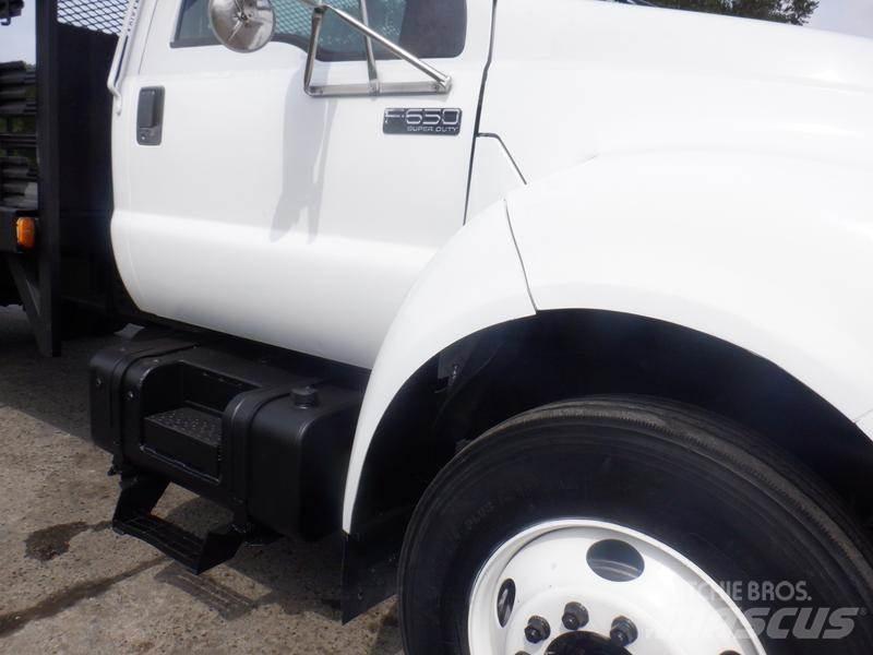 Ford F-650 Platós / Ponyvás teherautók