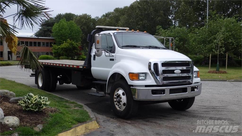 Ford F-750 Platós / Ponyvás teherautók