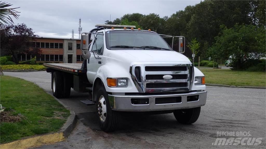 Ford F-750 Platós / Ponyvás teherautók