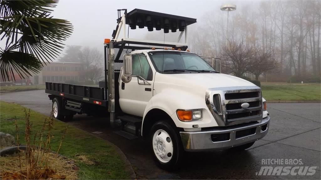 Ford F-750 Platós / Ponyvás teherautók