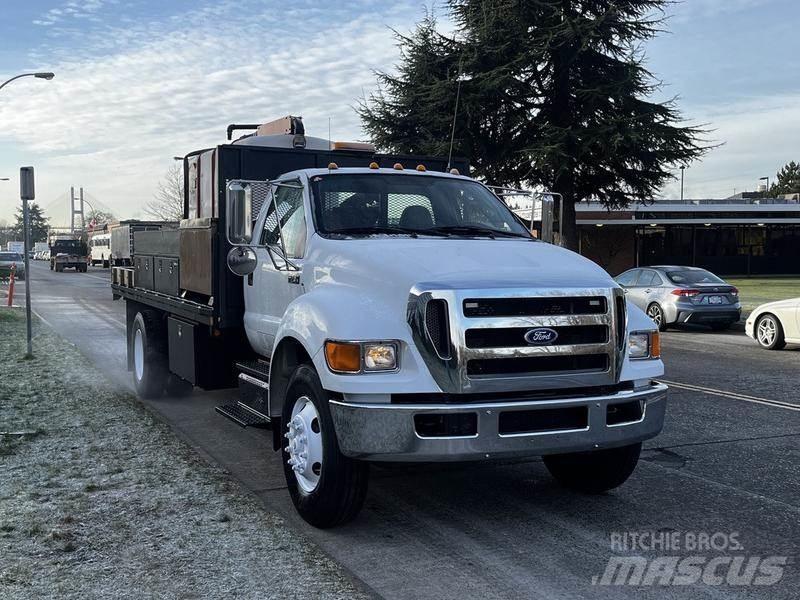 Ford F-750 Platós / Ponyvás teherautók