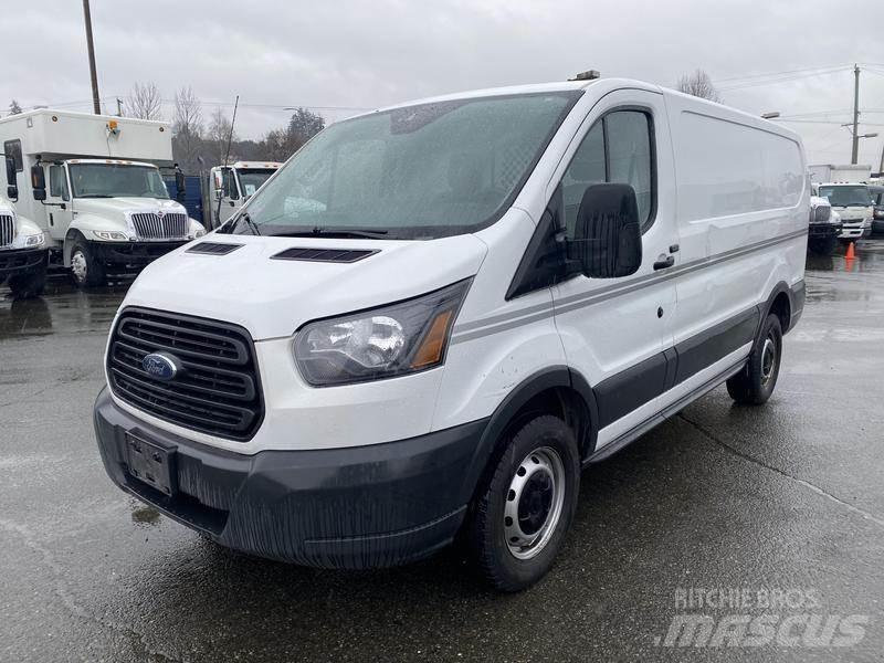 Ford Transit Transporterek