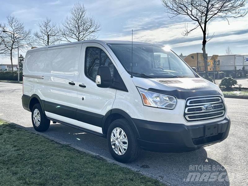 Ford Transit Transporterek