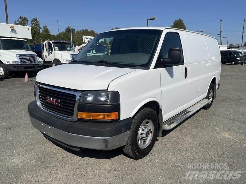 GMC Savana Transporterek