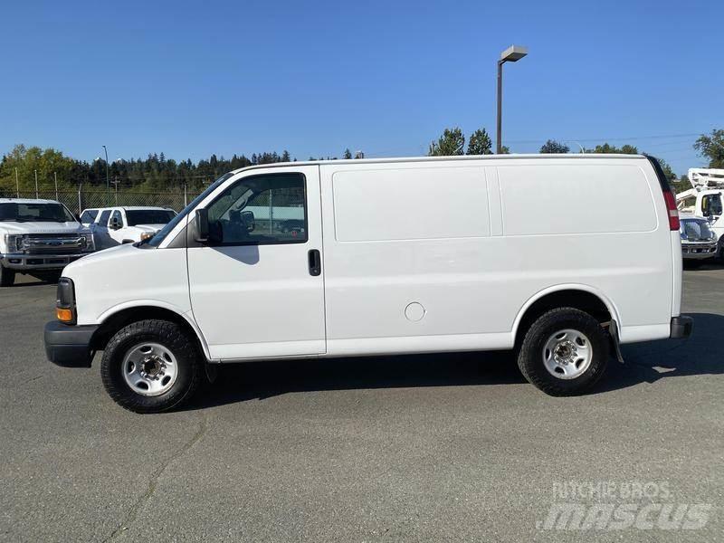 GMC Savana Transporterek