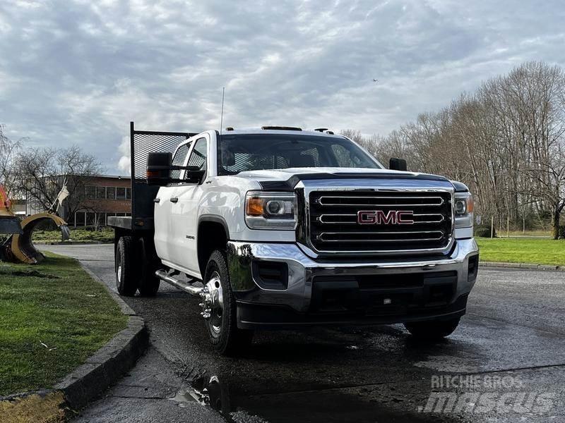 GMC Sierra 3500HD Platós / Ponyvás teherautók