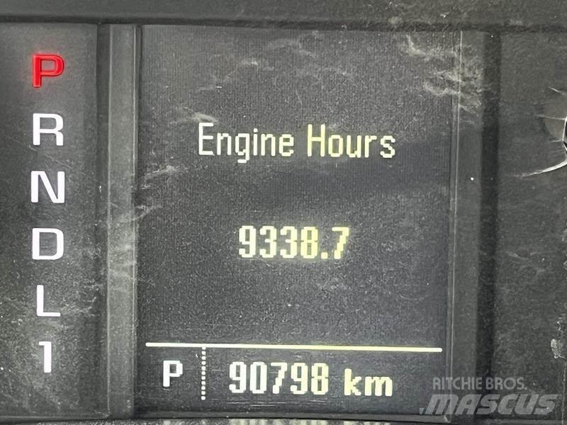 GMC Sierra 3500HD Platós / Ponyvás teherautók