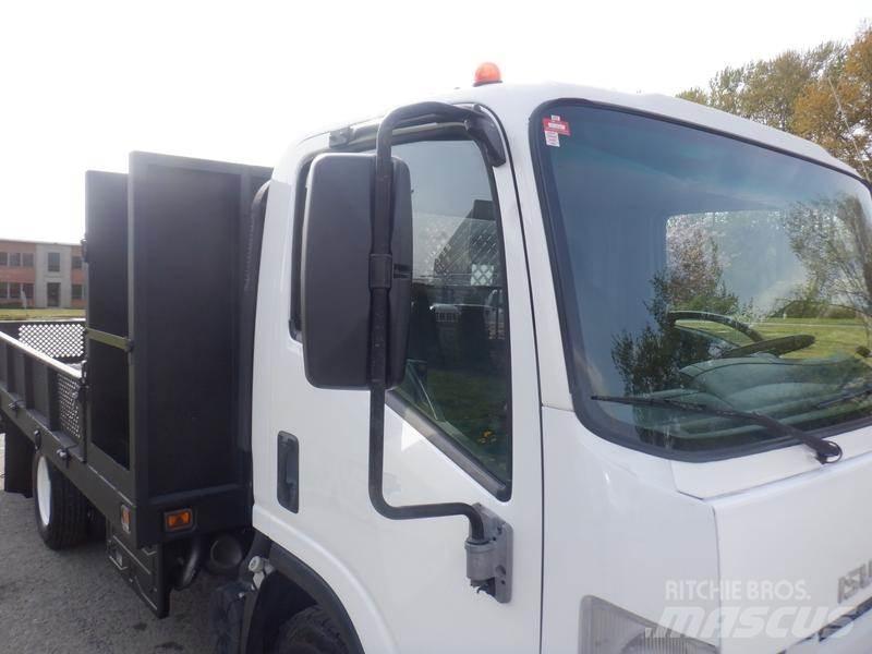 Isuzu NPR Platós / Ponyvás teherautók