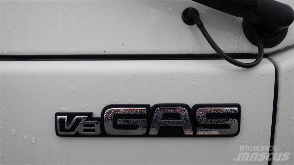 Isuzu NPR Platós / Ponyvás teherautók