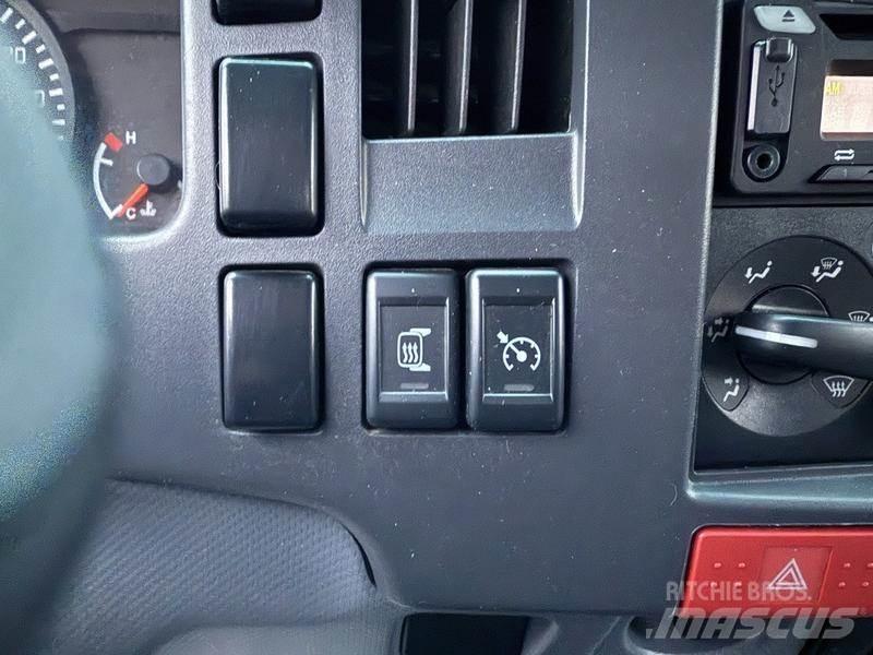 Isuzu NPR Platós / Ponyvás teherautók