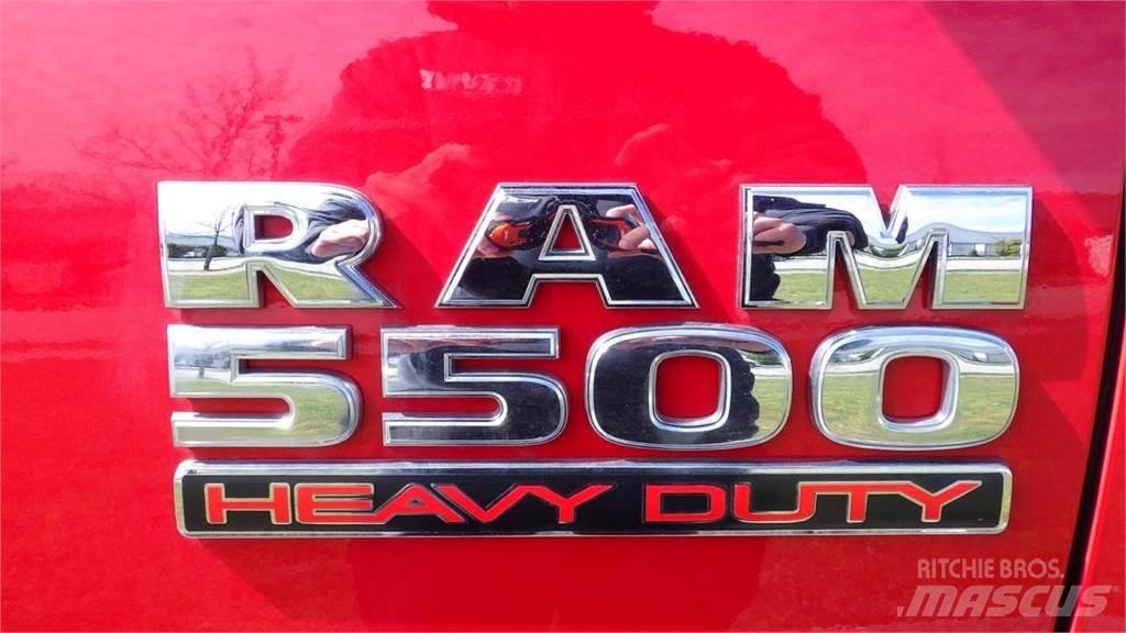 RAM 5500 Platós / Ponyvás teherautók