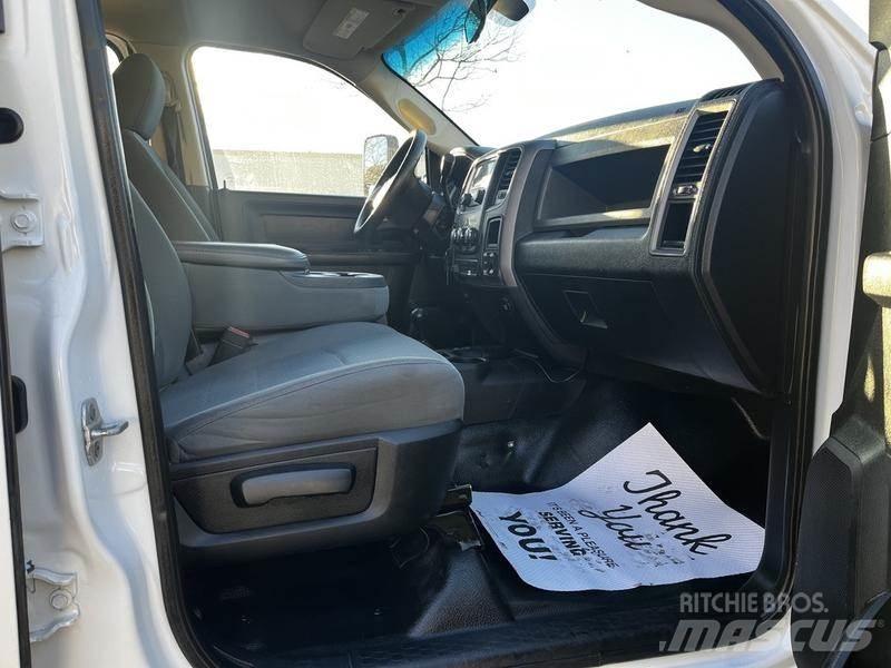 RAM 5500 Platós / Ponyvás teherautók