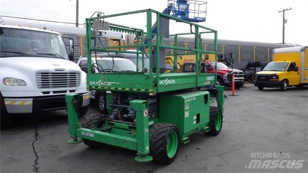 SkyJack SJ6826RT Ollós emelők