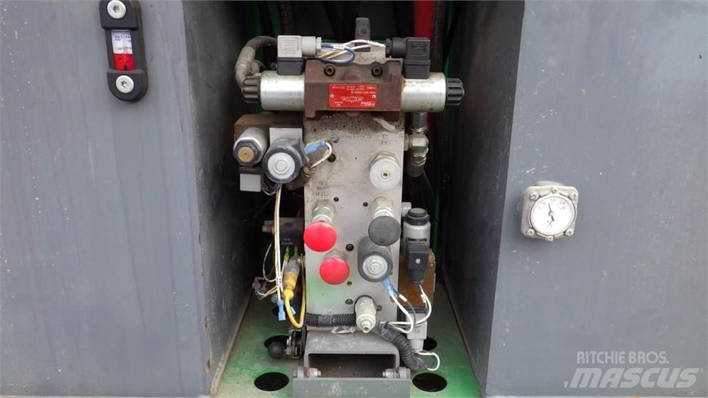 SkyJack SJ6826RT Ollós emelők