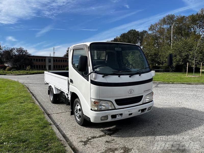 Toyota Toyoace Platós / Ponyvás teherautók
