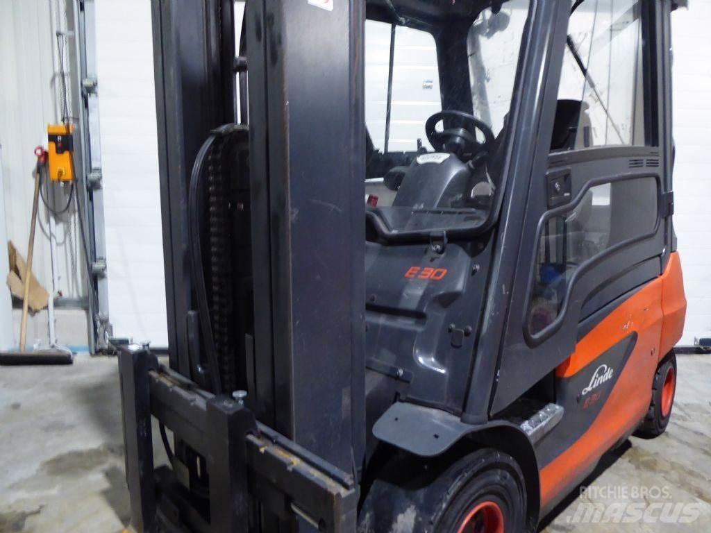 Linde E30-01 Elektromos targoncák
