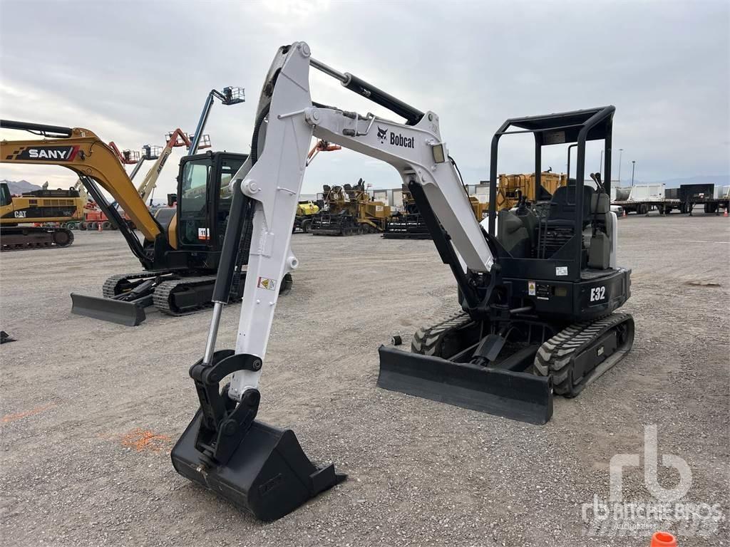 Bobcat E32 Mini kotrók < 7t