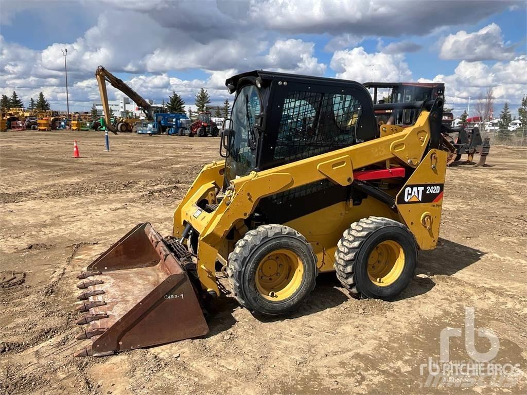 CAT 242D Kompaktrakodók