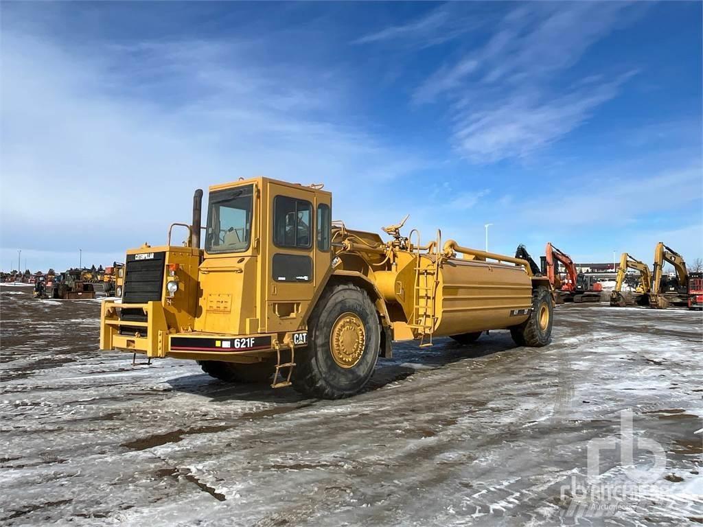 CAT 621F Vízszállító teherautók