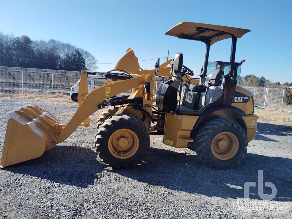 CAT 902C2 Gumikerekes homlokrakodók