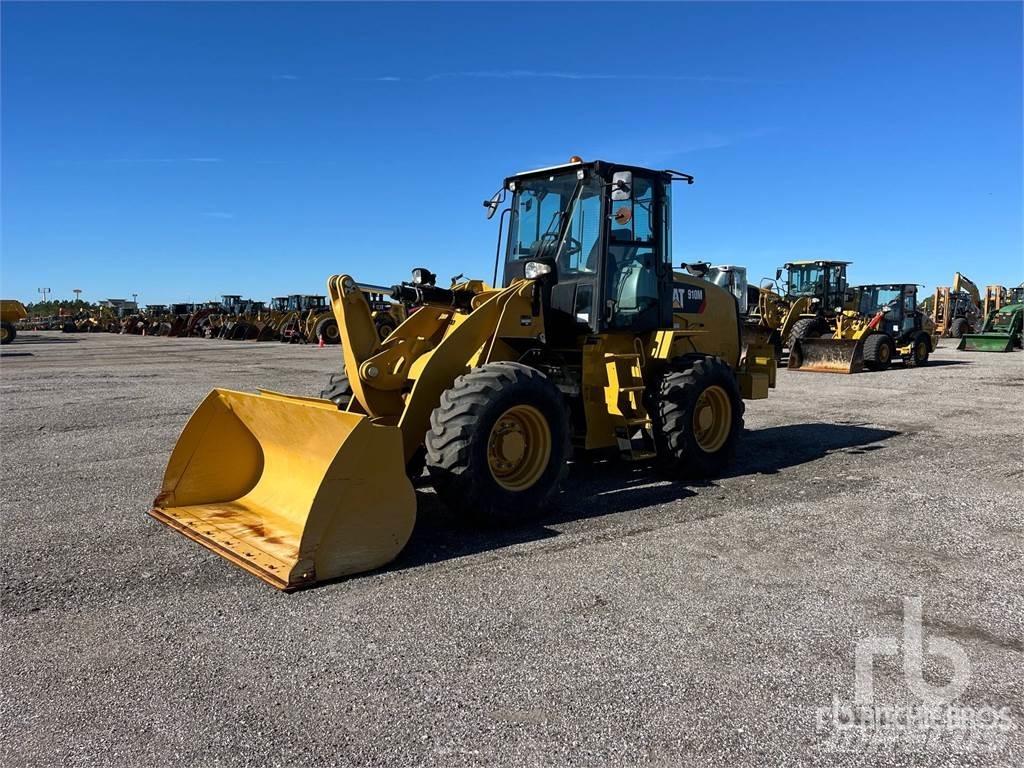 CAT 910M Gumikerekes homlokrakodók