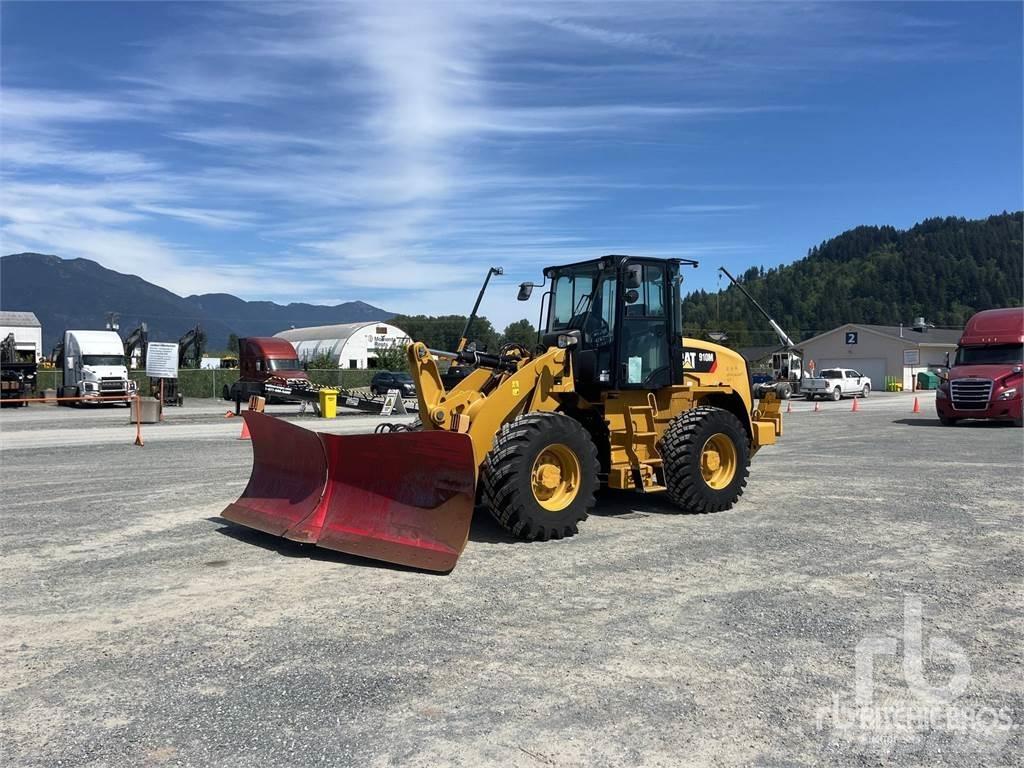 CAT 910M Gumikerekes homlokrakodók