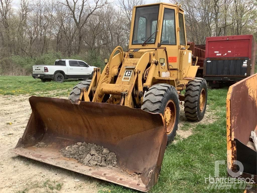 CAT 920 Gumikerekes homlokrakodók