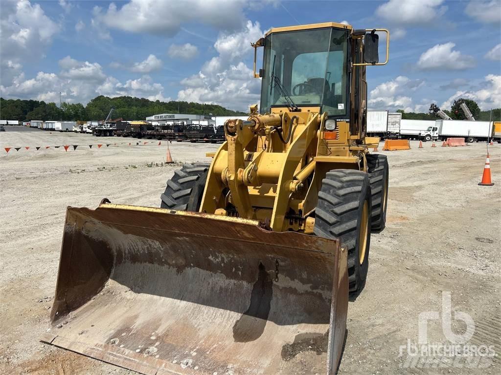 CAT 924F Gumikerekes homlokrakodók