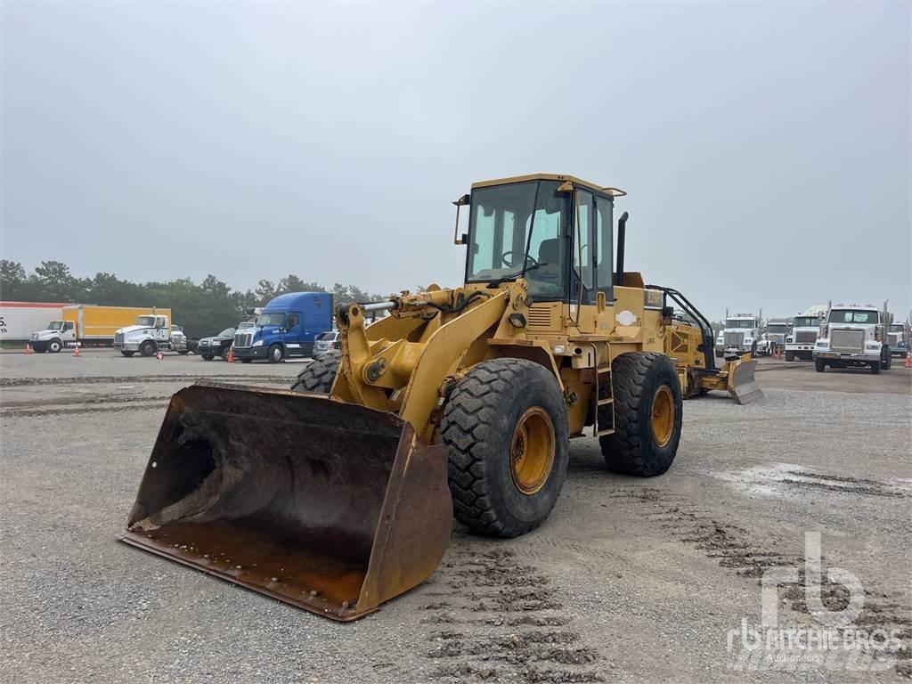 CAT 928F Gumikerekes homlokrakodók