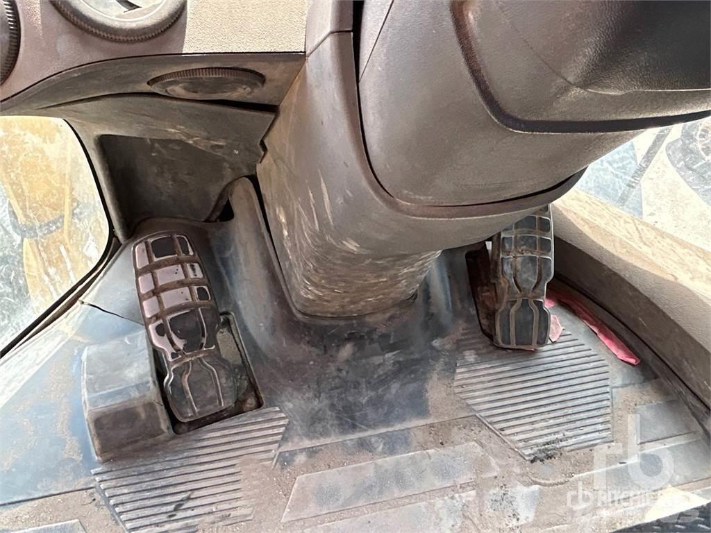 CAT 930M Gumikerekes homlokrakodók