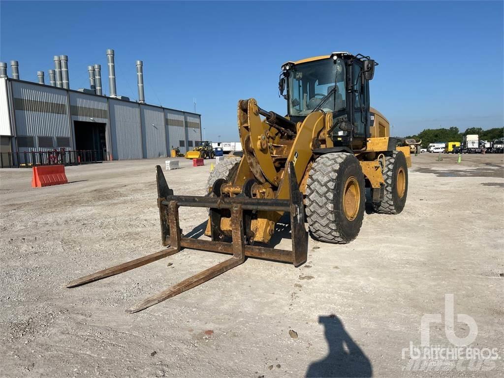 CAT 938M Gumikerekes homlokrakodók