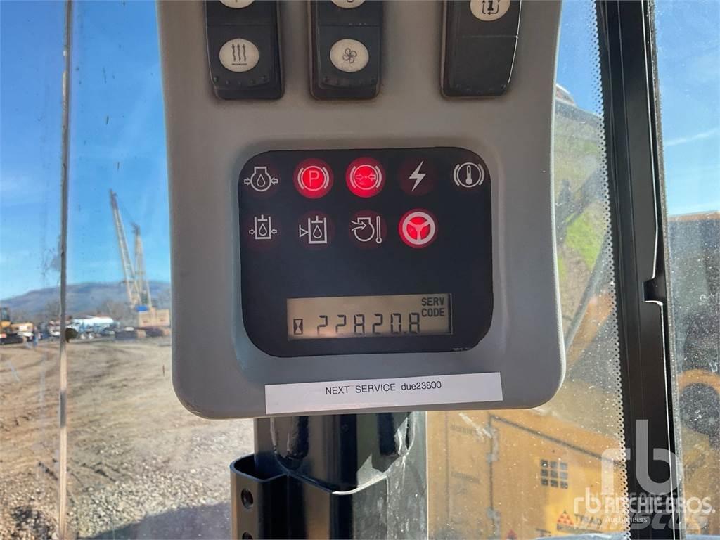 CAT 980H Gumikerekes homlokrakodók