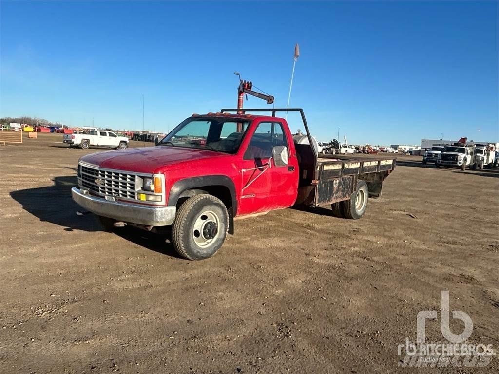 Chevrolet 3500 Platós / Ponyvás teherautók