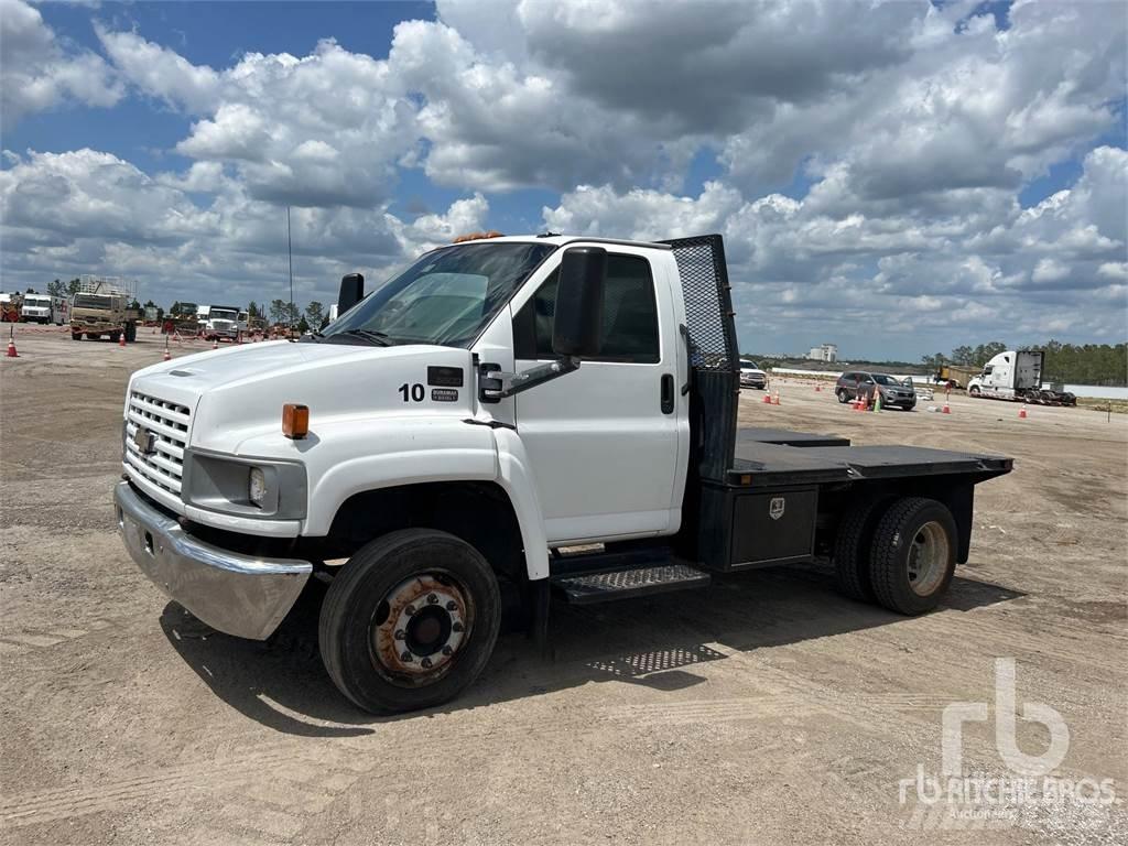 Chevrolet C5500 Platós / Ponyvás teherautók