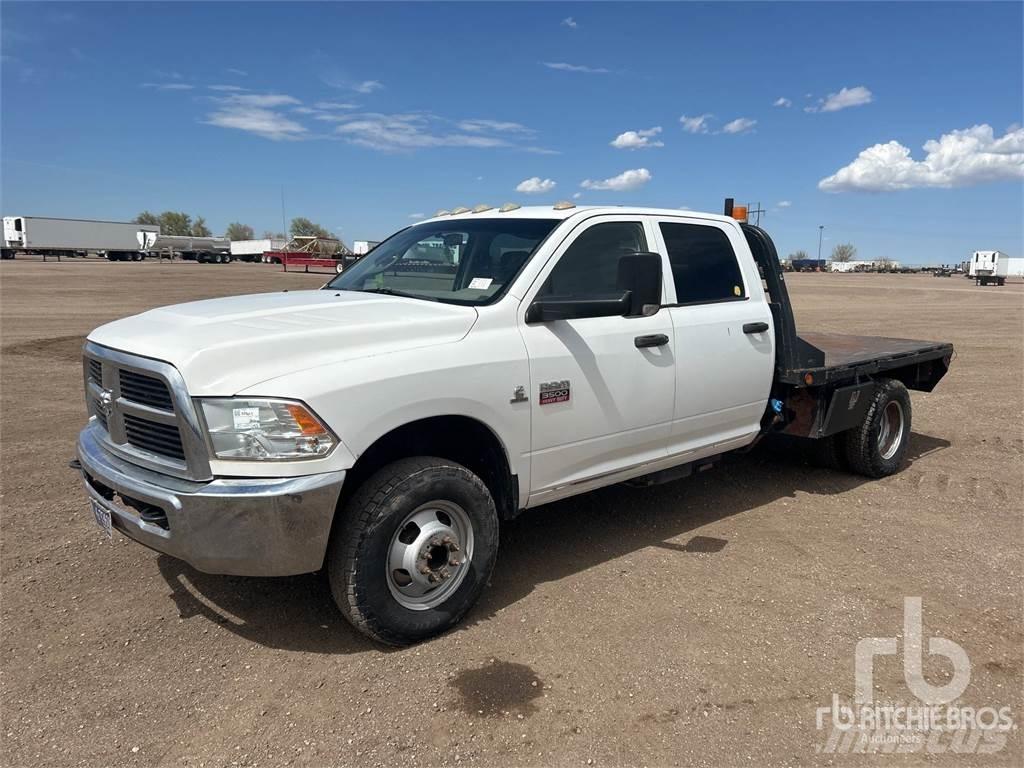 Dodge 3500 Platós / Ponyvás teherautók