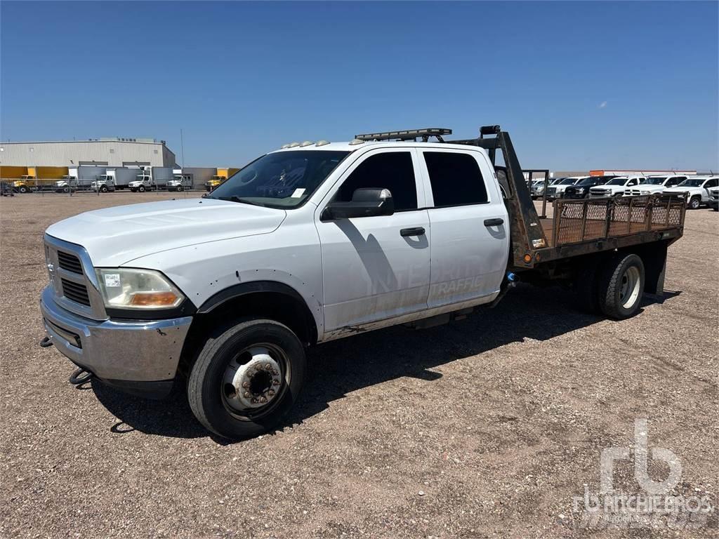 Dodge 4500 Platós / Ponyvás teherautók