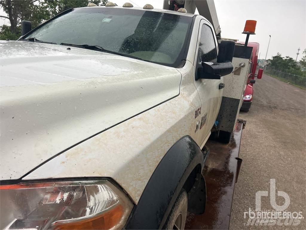 Dodge 5500 Platós / Ponyvás teherautók