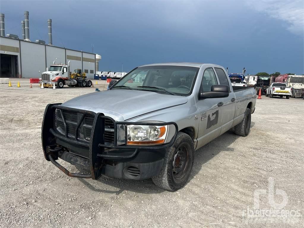 Dodge RAM 2500 Kis teherszállító/Platós kocsi
